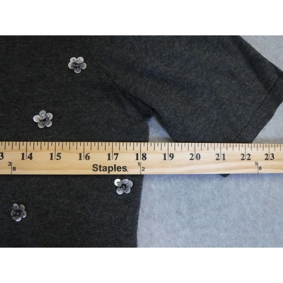 Womans Talbots short sleeved tight knit top floral sequins size Medium - Picture 6 of 7